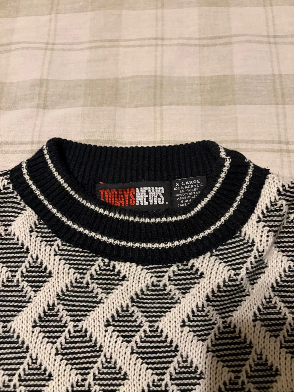 VINTAGE Black and Cream Geometric Knit Sweater